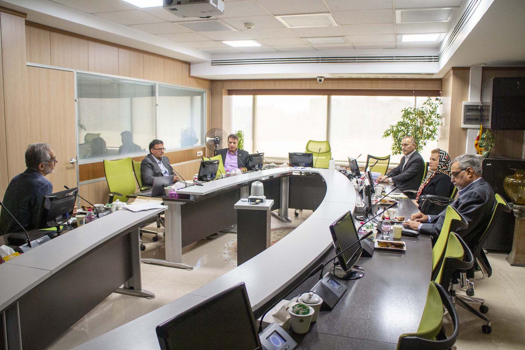 راهبردهای همکاری کانون با اتاق بازرگانی در جلسه هیأت مدیره کانون مورد بررسی قرار گرفت